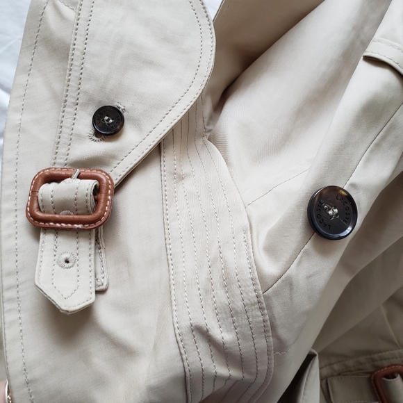 New LACOSTE rain jacket - Picture 6 of 7